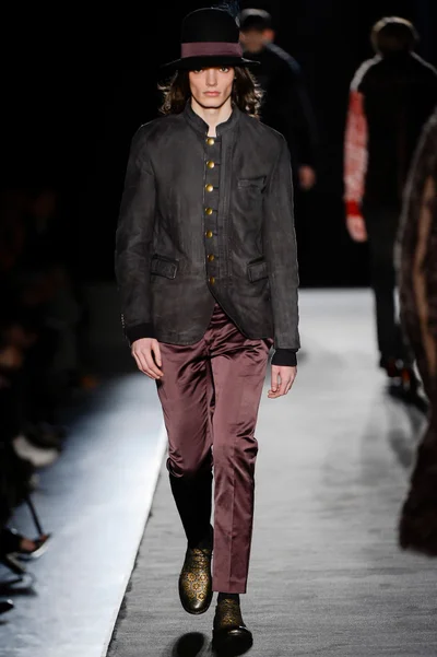 Look 19